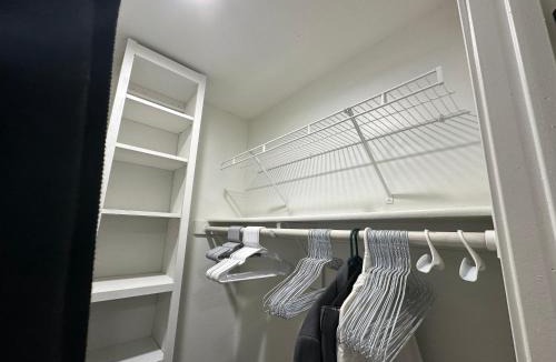 North Arlington Apartment | Cozy Condo Private Room, 10 Mins from AT&T Stadium, Gated, Free Parking, & In-Unit Laundry