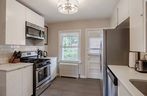 Sloan Lake Condo | Cozy Condo steps from Sloan's Lake in Denver. 2 bedrooms-1 bed