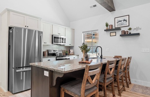 Hollister House | Cozy Creek Cabin - Tall Timbers