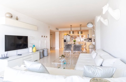 Sunny Isles Beach Condo | Cozy designer condo across from the beach. WiFi, parking, tennis and more!