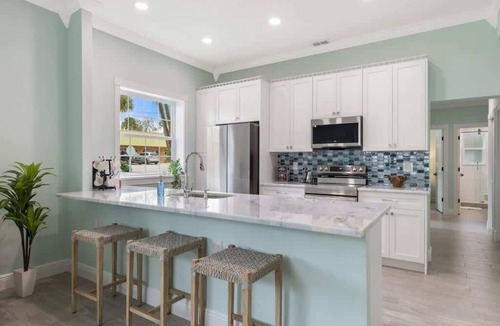 Sebastian Apartment | Cozy first floor waterside condo