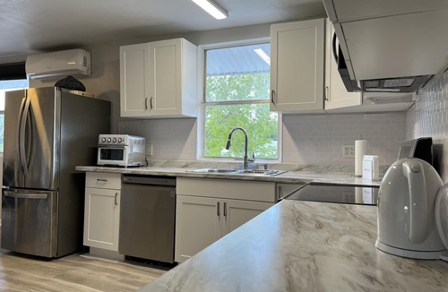 Royal Poinciana Apartment | Cozy fully furnished and accessorized apartment 10 minutes from Hollywood beach
