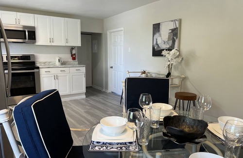 Royal Poinciana Apartment | Cozy fully furnished and accessorized apartment 10 minutes from Hollywood beach