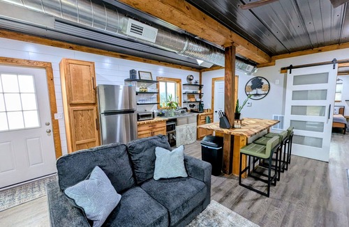 Jackson County Cabin | Cozy Hideaway in Rustic Container Home on Peaceful 10 Acres - Fire pit & Hot tub