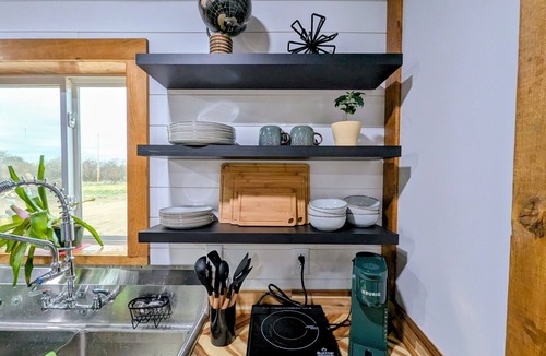 Jackson County Cabin | Cozy Hideaway in Rustic Container Home on Peaceful 10 Acres - Fire pit & Hot tub