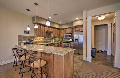 Branson Condo | Cozy Holiday Getaway: Branson Condo 3 Mi to Dtwn!
