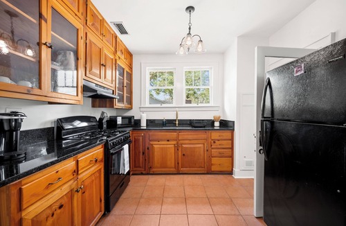Fairfax House | Cozy Home in Avondale - Walkable to Food & Shops!
