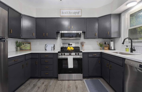 Lee's Summit House | Cozy Home King Beds,Fenced Yard | Sleeps 6