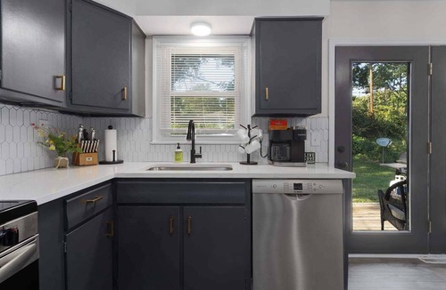 Lee's Summit House | Cozy Home King Beds,Fenced Yard | Sleeps 6