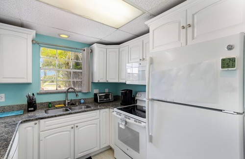 Cape Caneveral Beach Gardens House | Cozy home one block from the beach