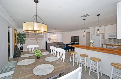 Lighthouse Point House | Cozy house with heated pool near the beach