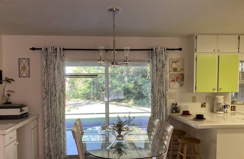 Ridge Manor House | Cozy House with Large Backyard—3 miles from I-75!