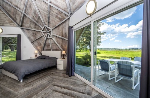 Clermont Cabin | Cozy Lakefront Studio Dome with Kitchen | Nature Retreat Near Orlando