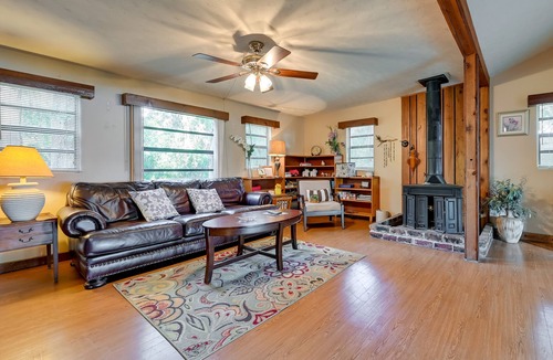 Lake Brant Cottage | Cozy Lutz Vacation Rental w/ Lake Access