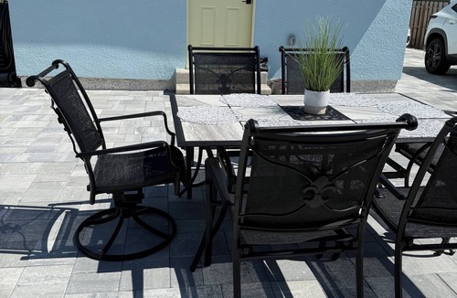 Tarpon Springs House | Cozy & Modern Coastal Retreat- Steps from the Sponge Docks!