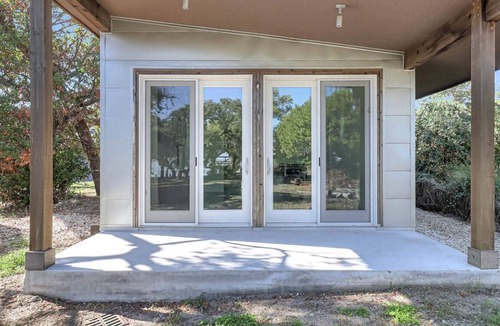 Rockport Cottage | Cozy Modern Cottage with Oak Tree Views near the Pier in Rockport, Texas