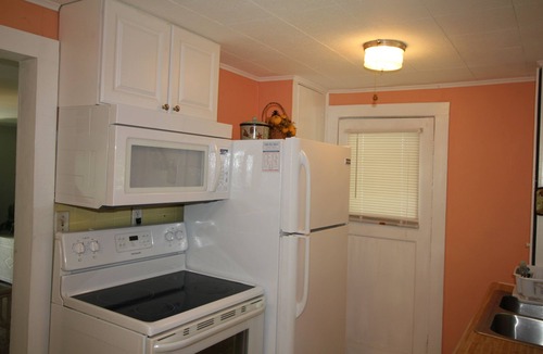 St. Lucie Village Cottage | Cozy One Bedroom Cottage on The Indian River Lagoon "Old Florida Charm"