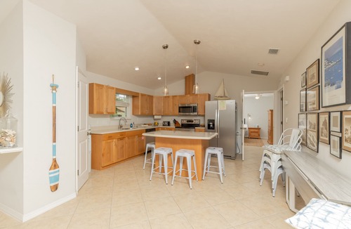 Coquina Gables House | Cozy, Pet-Friendly Beach Retreat - 3 Blocks to Ocean + Office + Lanai