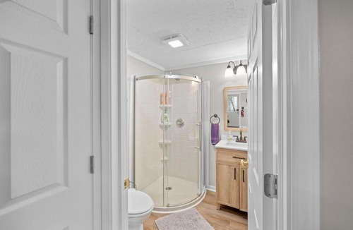 Almont House | Cozy Port Clinton Getaway with Hot Tub