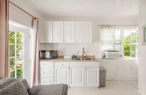 Florida Ridge Apartment | Cozy Private Apartment in Vero Beach with Garden View