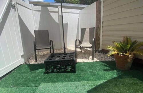 Limona Improvement Apartment | Cozy Private Studio Queen Bed Private Patio Near Tampa