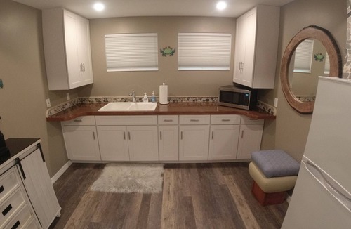 Stuart Cottage | Cozy, private, tropical cottage studio close to beach, stores, and restaurants.