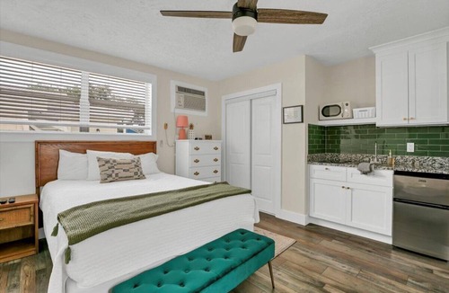 Safety Harbor Hotel | Cozy Queen Studio Stay: Heart of Safety Harbor