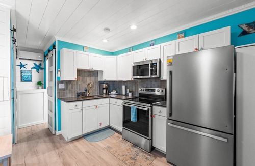 Silver Sands Beach Condo | Cozy remodeled, 1st flr, Beachside &just 28 steps to the sand/Surf Dr, POOL!