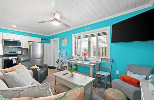 Silver Sands Beach Condo | Cozy remodeled, 1st flr, Beachside &just 28 steps to the sand/Surf Dr, POOL!