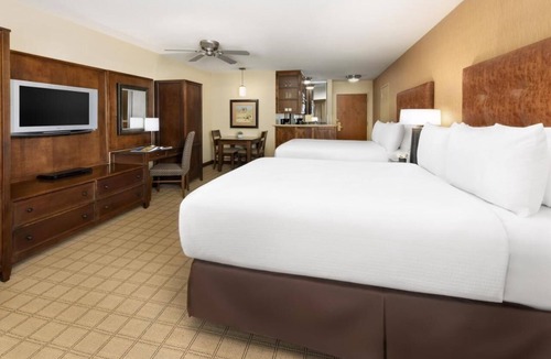 Mount Crested Butte Hotel | Cozy Retreat: Standard Double Queen with Balconies & Pool - Elevation Hotel