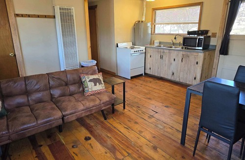 Howard Cabin | Cozy River Cabin with Arkansas River View