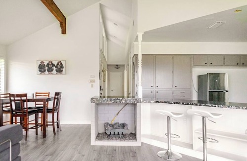Shreveport House | Cozy & Romantic 2BR - Lakeview, Boat slip & Pier