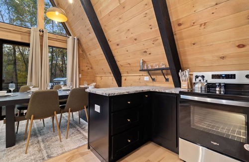 Epworth Cabin | Cozy Romantic Cabin, Relaxing Sauna, Hot Tub, Fire Pit, and Scenic Views