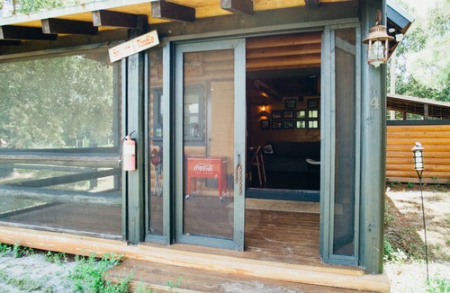Clewiston Cabin | Cozy rustic cabin in the Heartland of Florida!
