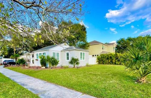Sun Bay South House | Cozy sanctuary minutes from the bay and beaches