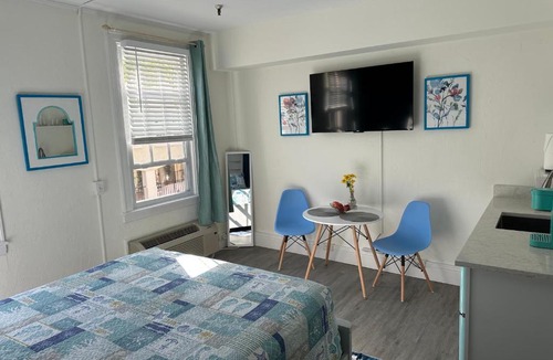 Palm Beach Apartment | Cozy Studio in the Heart of the Palm Beach Island