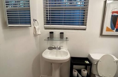Little Haiti Apartment | Cozy Studio near Wynwood Design district.