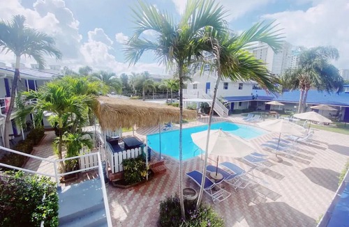 Pompano Beach Apartment | Cozy Studio Room 1 Block from Beach with Pool & More