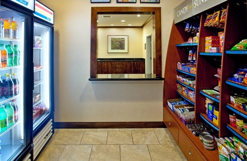 Albuquerque Apartment | Cozy Studio w/Free Breakfast, Pool & BBQ Area