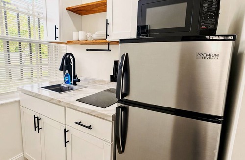 West Little Havana Apartment | Cozy studio with Kitchen + Free Parking + Central location in Miami.