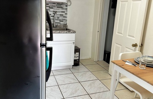 Coral Way Apartment | Cozy studio with refreshing AC near Brickell and Coconut Grove