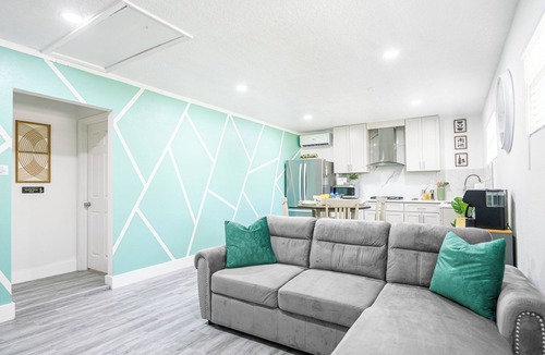 Mount Dora Apartment | Cozy & Stylish Apartment for 4 just 5 Minutes from Downtown