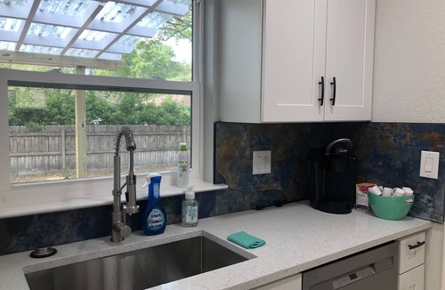 Spring Hill House | Cozy ,Tranquil 3-bedroom in Spring Hill with WiFi, AC ; home away from home.