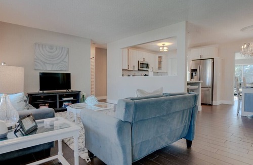 Deerfield Beach House | Cozy Tropical Home w/Heated Pool, Hot Tub & BBQ