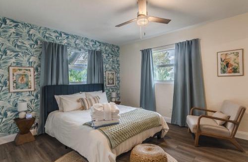 Walsingham House | Cozy tropical house w pool & tiki patio