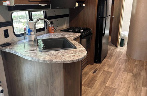 Lake Whitney House | Cozy Woodland RV Retreat in Clifton Texas on Beautiful Lake Whitney!