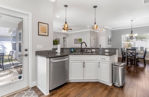 Hazel Heights House | Craftsman Grove - A Tranquil Retreat in GNV, spacious primary bedroom, sleeps 7