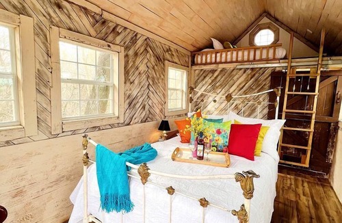 Celeste Cabin | Creekside Tree House with Private Pool in Celeste, Texas, for Memorable Glamping Stays in the South