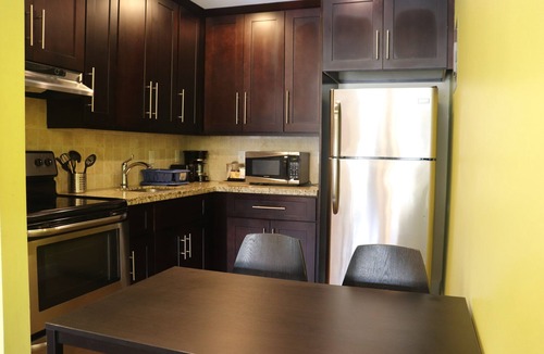 Hollywood Lakes Hotel | Curtis Inn & Suites