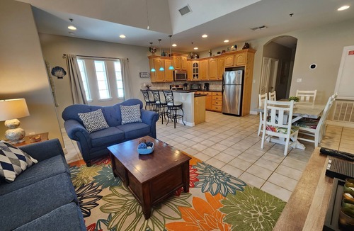 South Padre Island Condo | Cushy Crab, Pool and 3 Minute Walk to Beach!